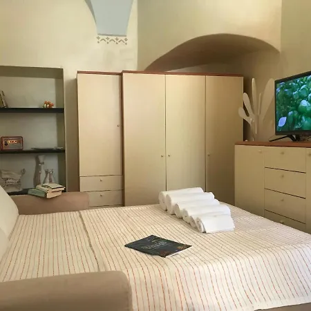 Studio Fur 2 Personen Ca 45 M In Laigueglia, Italienische Riviera Palmenriviera *